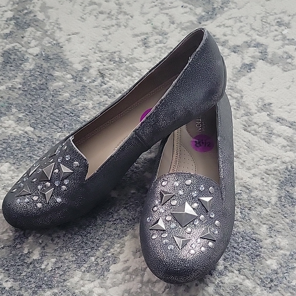 Stylish Gray Flats with Studded Design